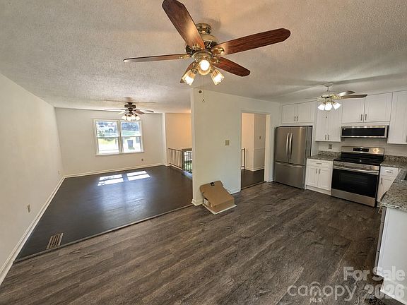 5th image of 3822 Newhall Dr NW