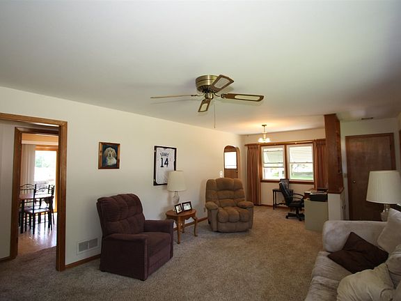 4th image of 16 Maplewood Dr