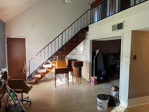 2nd image of 1212 Bellevue Dr