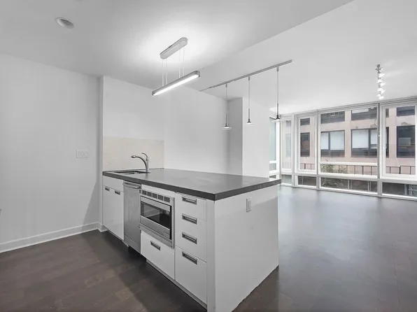 261 W 28th St APT 2D, New York, NY 10001