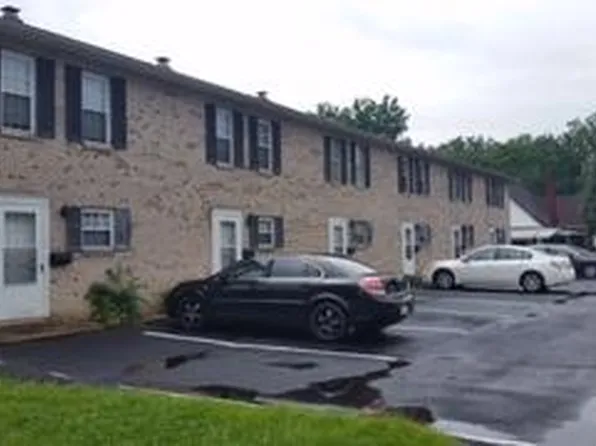 1046 Harrison St APT 6, Milton, WV 25541