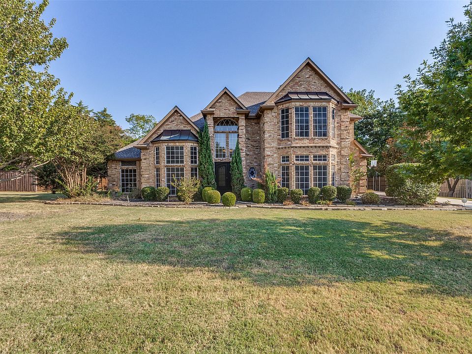 1st image of 529 Chippendale Dr