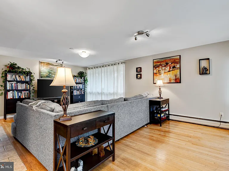 9920 Pinehurst Ave — Photo 14