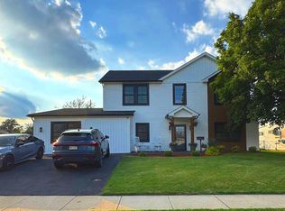 57 Evergreen Ln, Levittown, PA 19054