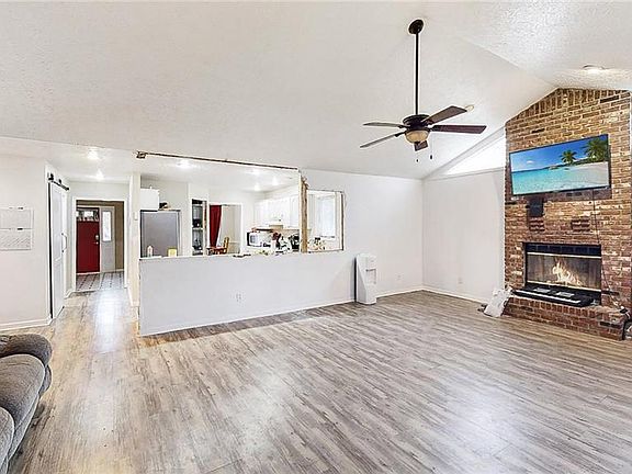 4th image of 1680 Parkthorne Dr
