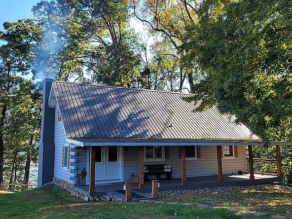 3rd image of 700 Bluff Dr