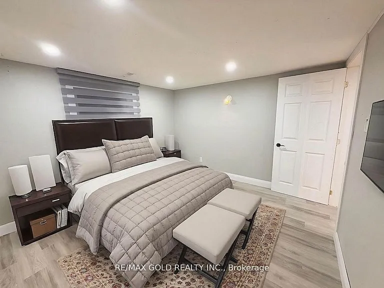 156 Mooregate Cres — Photo 39