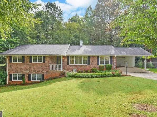 230 Pine Valley Dr, Toccoa, GA 30577