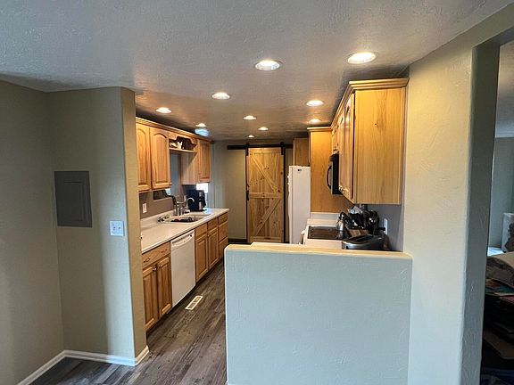 4th image of 1101 Piney Dr