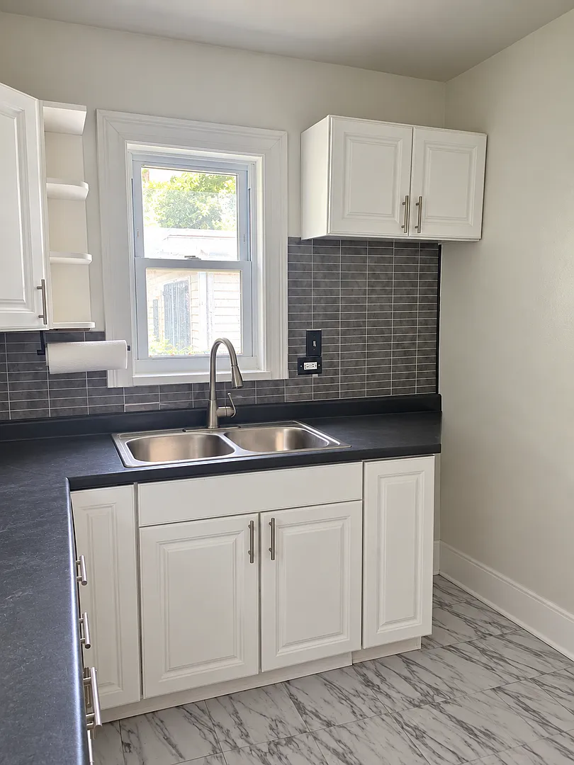 2 bed 1 bath home -$1,100 — Photo 2