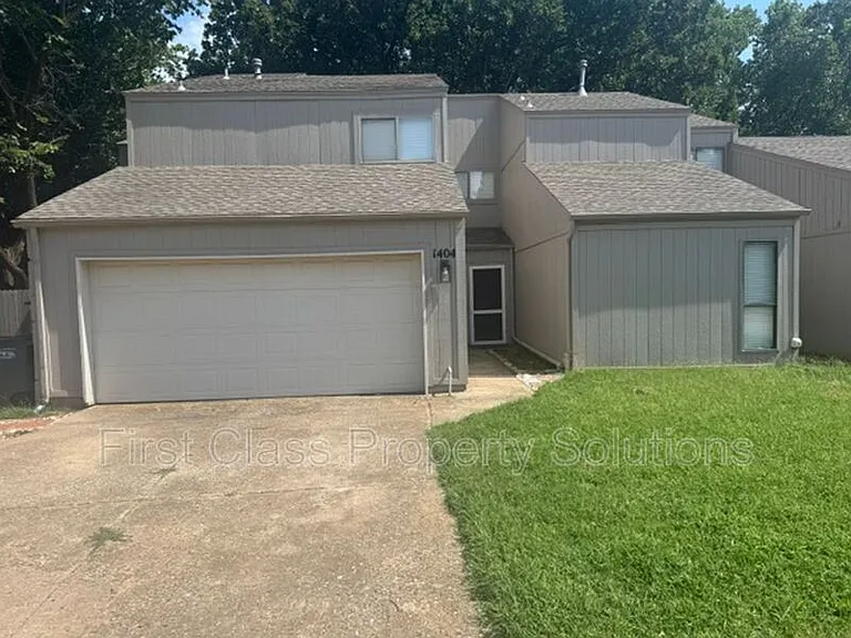 1404 Mary Lee Ln — Photo 1