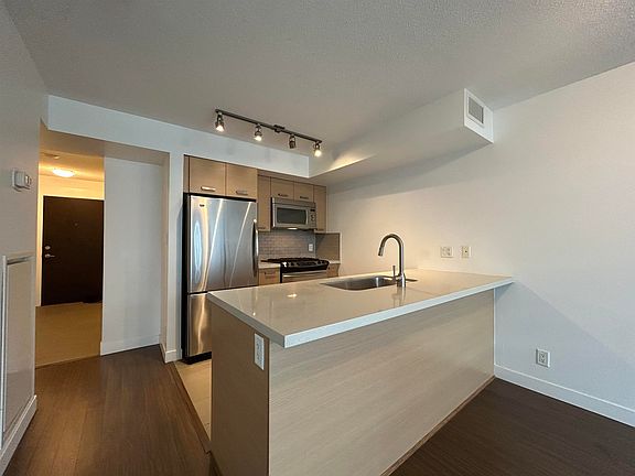 5th image of 8033 Saba Rd #607