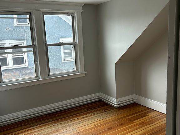 5th image of 766 Farmington Ave #3