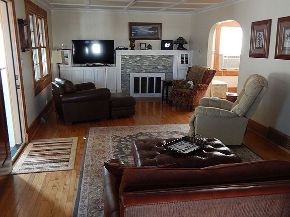 4th image of 443 N 3rd St