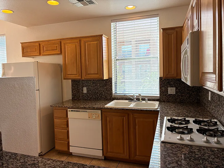 43 Agate Ave #405 — Photo 8