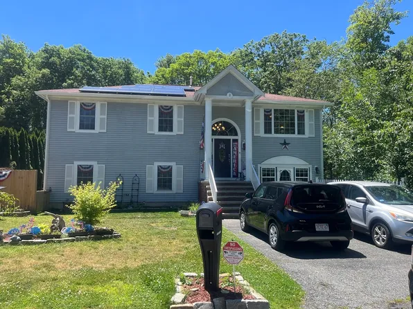 793 Montgomery St, Fall River, MA 02720