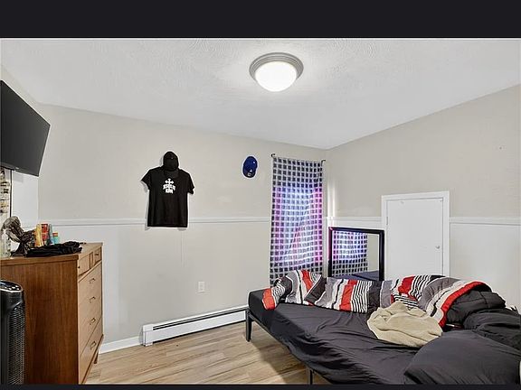 4th image of 9 Cobb St #1-2-3