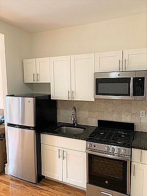 4th image of 256 E 10th St APT 3E