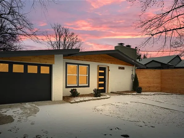 2528 NE 37th Ter, Kansas City, MO 64116