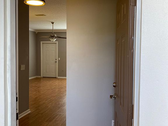 2nd image of 841 Southern Creek Dr