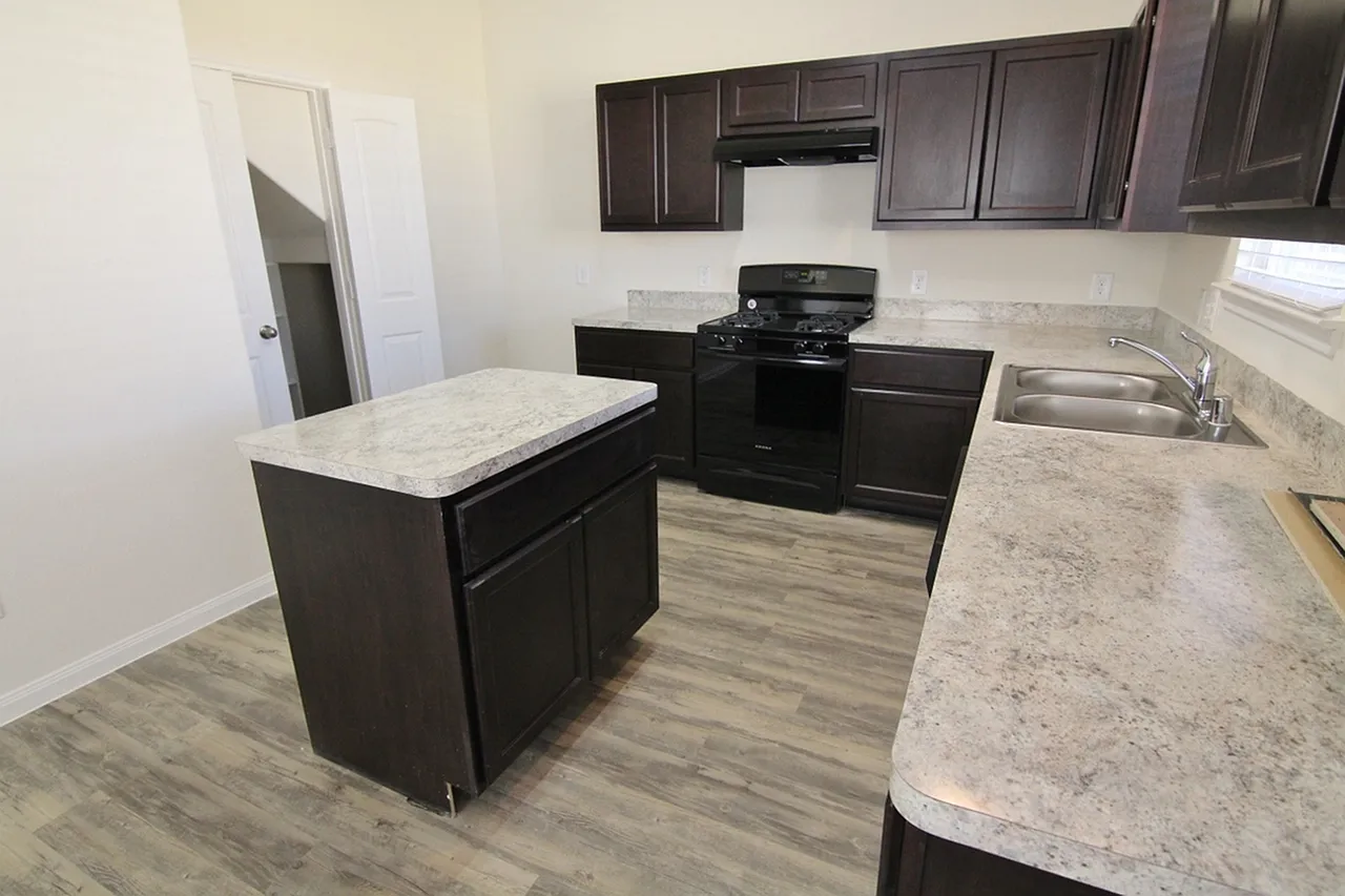 Brenwood Circle Townhomes — Photo 1