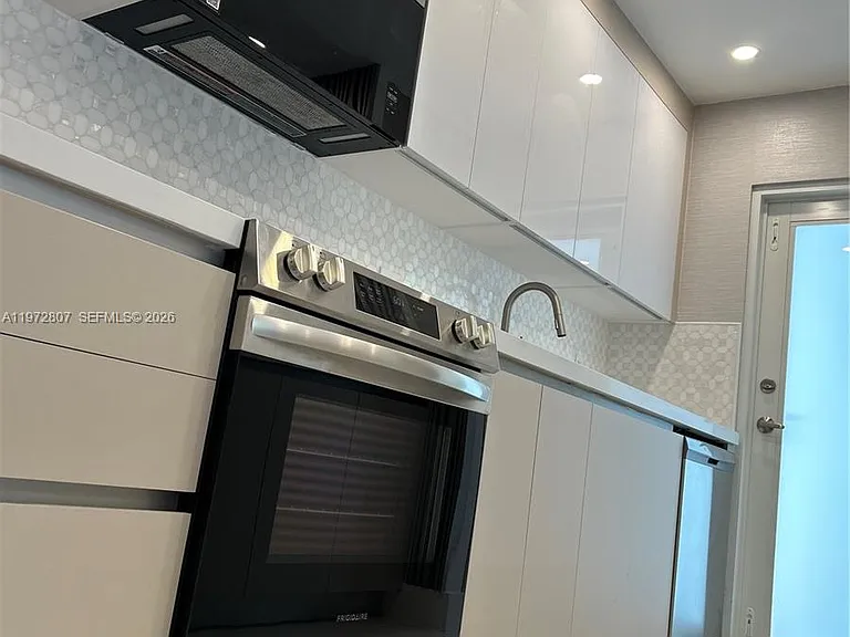 2430 NE 135th St #201 — Photo 5