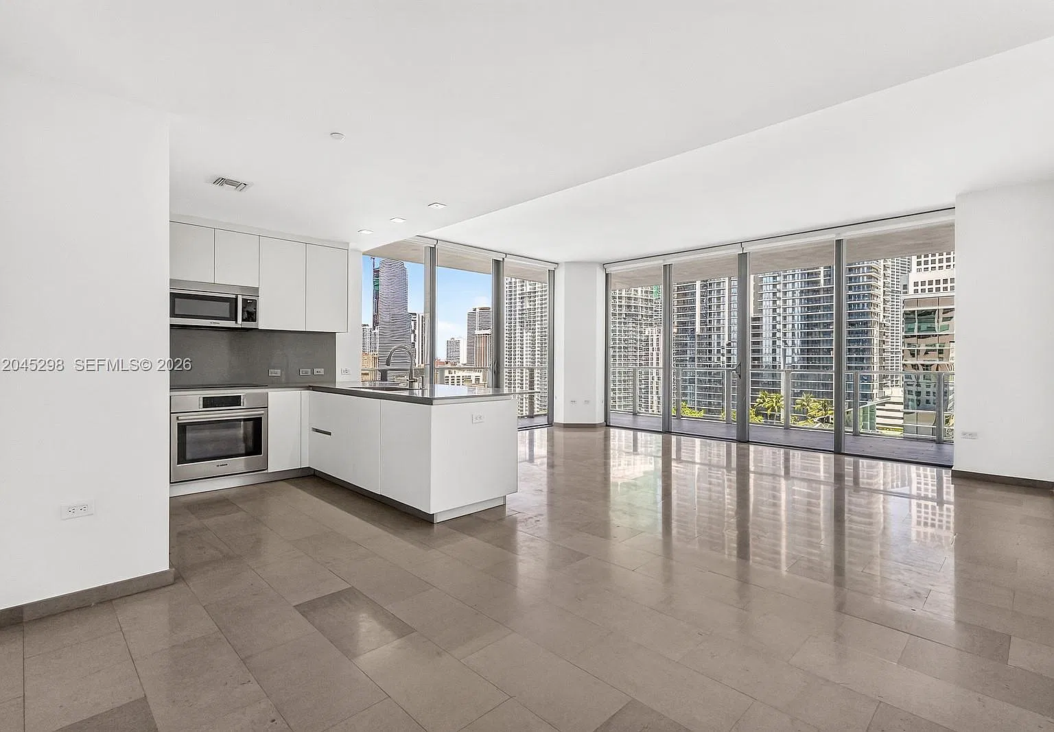 Rise Condo — Photo 3