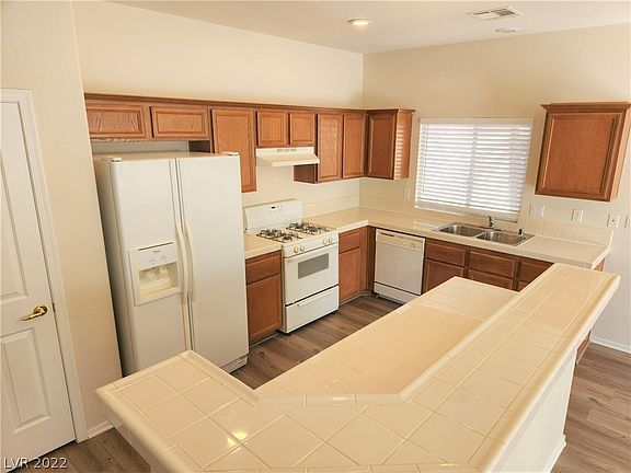 4th image of 4451 El Presidio Dr