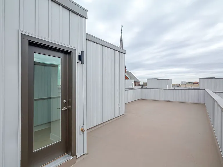 326 Fairmount Ave — Photo 24