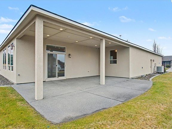 2nd image of 2815 Riverbend Dr