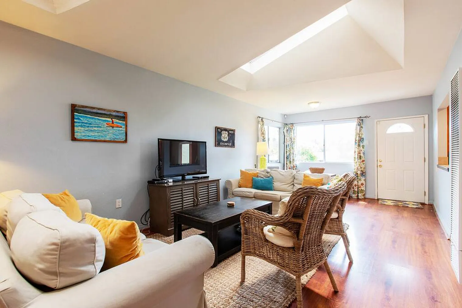 3 bed, 3.0 bath, 1571 sqft, $8,433 — Photo 1