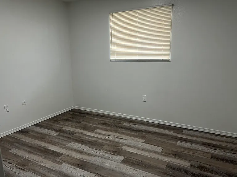Updated 2 Bed Apt. W/ Large Yard in the NE Heights — Photo 5