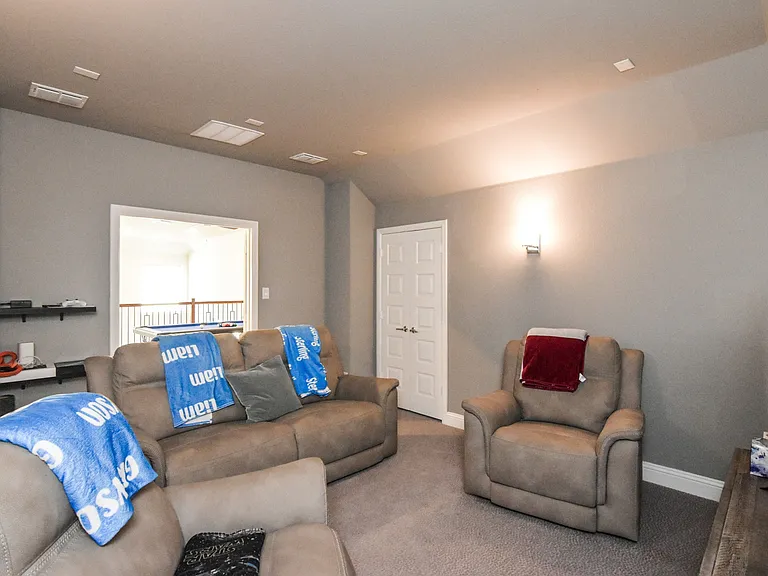 2516 Maidenhair Rd — Photo 18