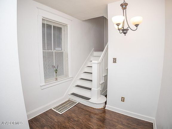 4th image of 723 W High St