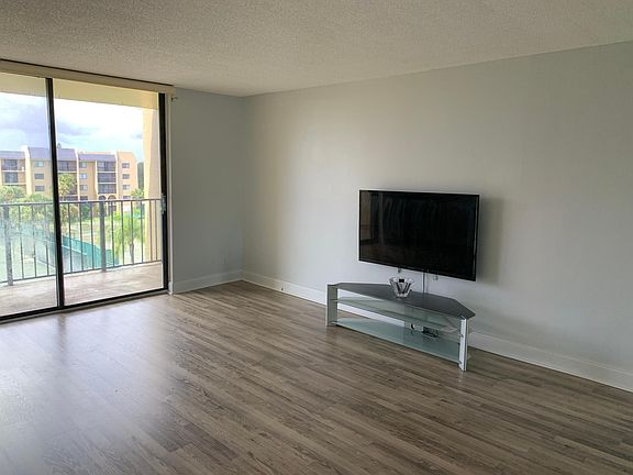 2nd image of 2820 Tennis Club Dr APT 504
