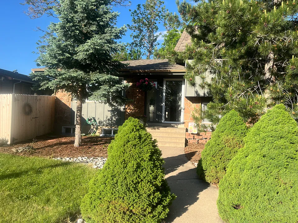 2240 Hillsdale Cir