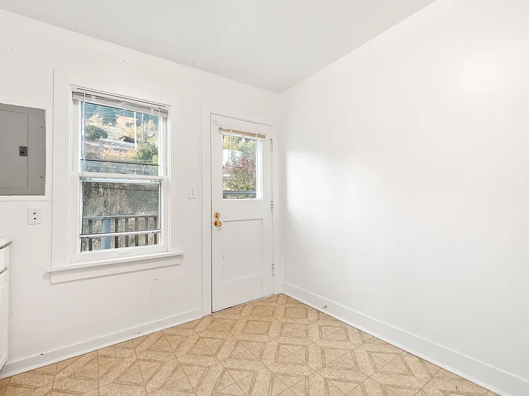 312 Grandview Dr #1 — Photo 4