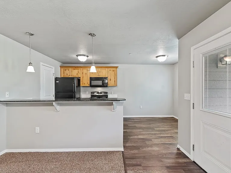 Creekside Apartments — Photo 6