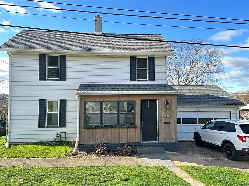 1402 Water St photo 1