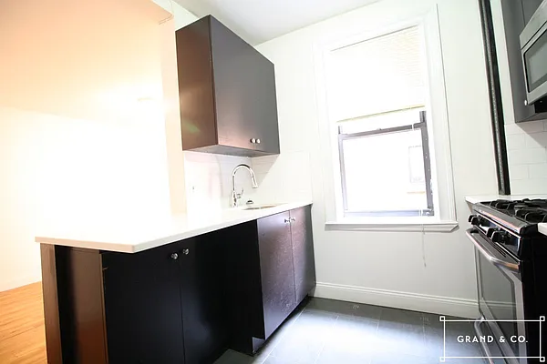 Rented by Grand & Co. | media 10