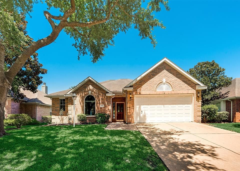1st image of 15610 Meadow Palm Dr