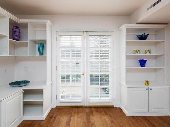 4th image of 2848 Chateau Cir