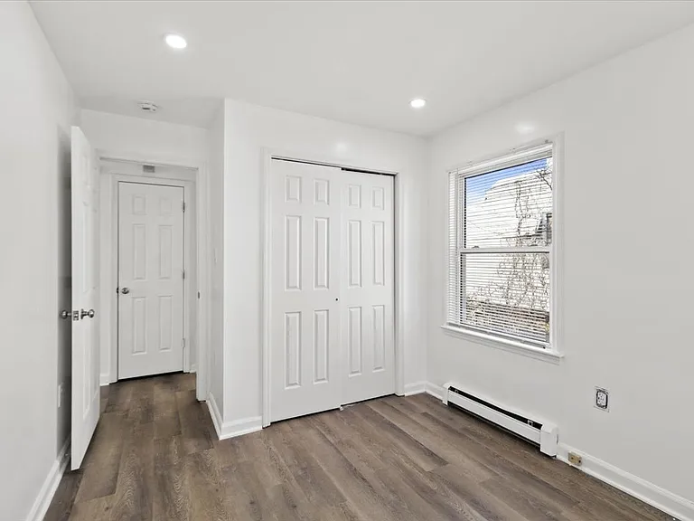 17 Holsman St #2 — Photo 8