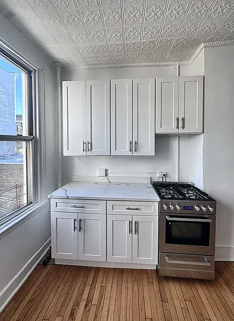 530 Graham Avenue — Photo 2