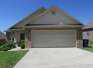 203 Lakeview Ct, Fort Smith, AR 72903