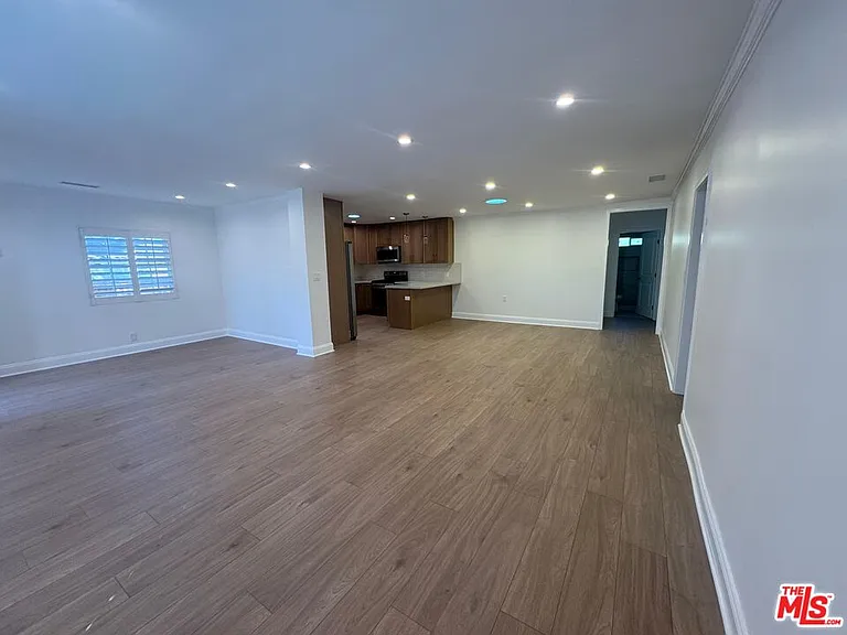 6542 Zelzah Ave — Photo 5