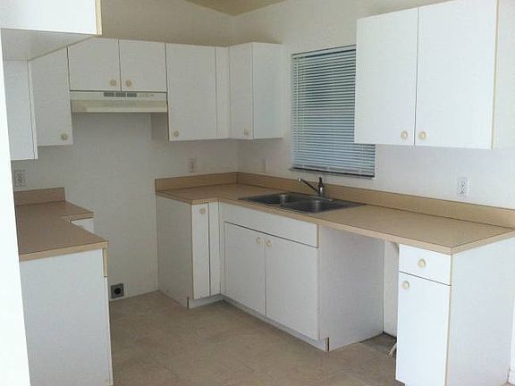 4th image of 4964 Leonard Blvd S