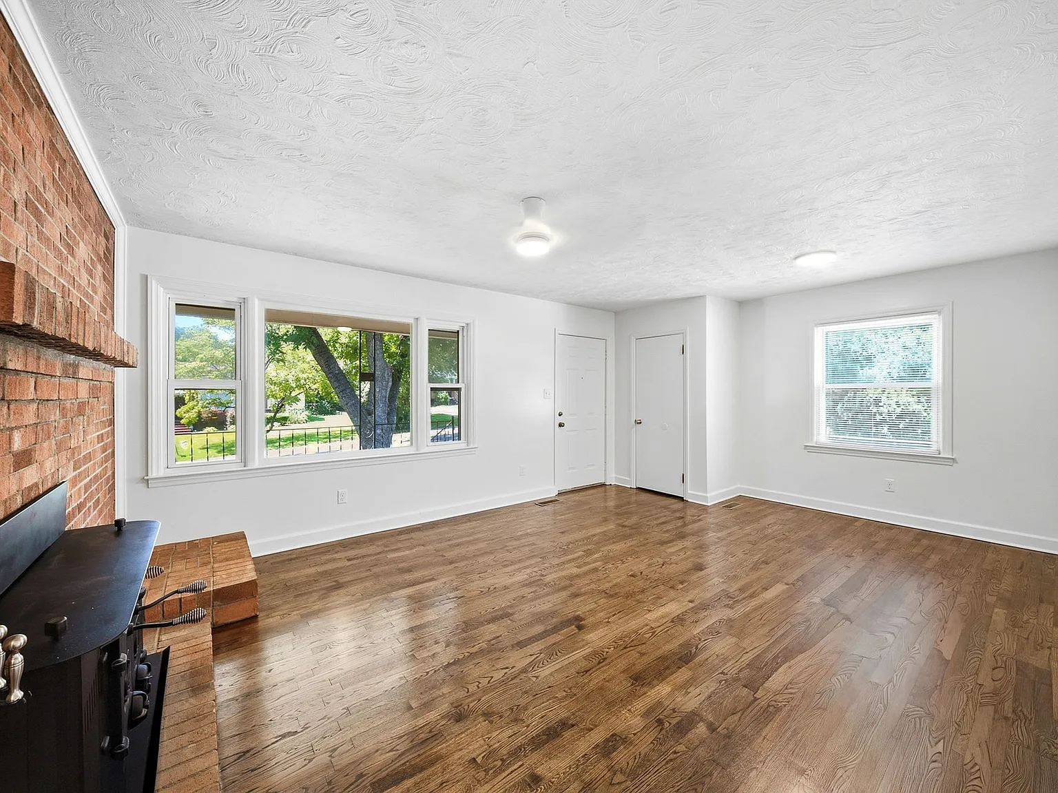3 bed, 1131 sqft, $1,400 — Photo 2