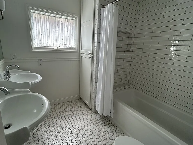 2027 State St — Photo 19