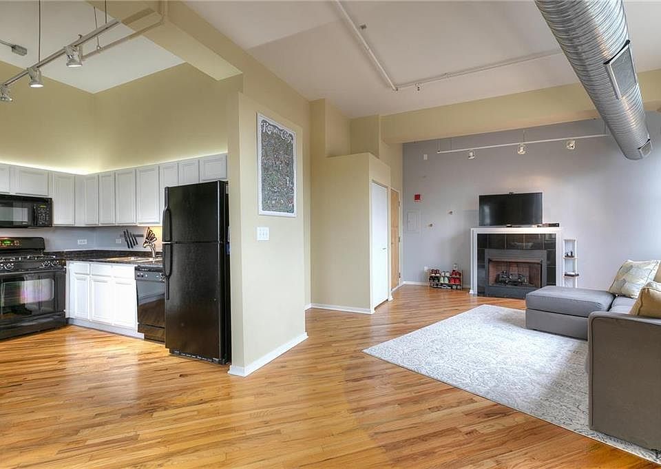 1st image of 2107 Grand Blvd APT 401